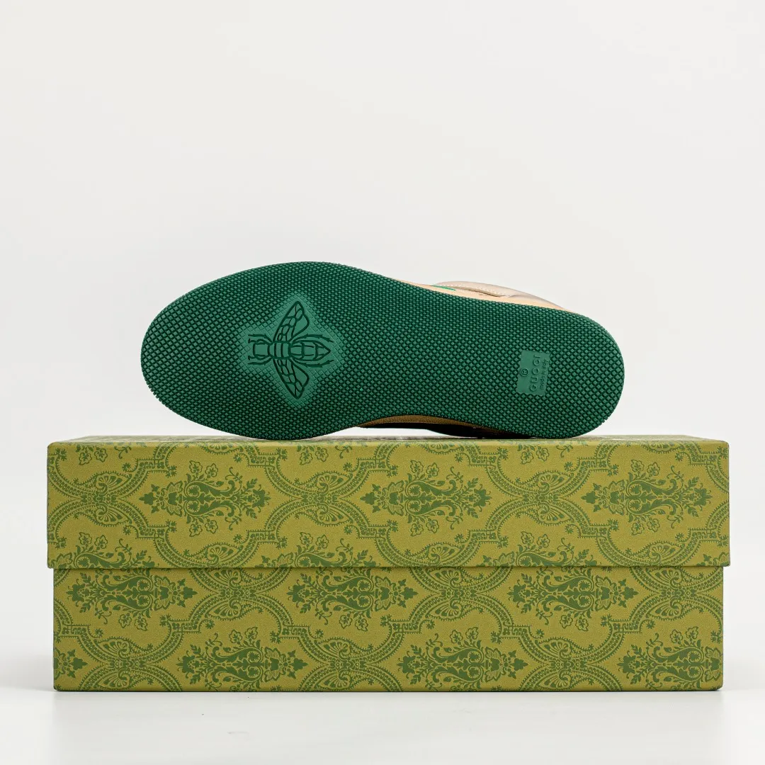 Ex-factory price 620 [Higher version] GUCCI casual sports distressed small dirty shoes, polished cowhide fabric, hand-made distressed effect!  Original terry cloth, delicate, soft, comfortable and breathable. Privately molded steel-stamped two-color original TPU outsole (lower layer is wider, upper layer is narrower) to differentiate the wrong version of the outsole in the market. Fabric, material, outsole, detail comparison SIZE: 34-41, 38-45 regular size (women's 34, 41, men's 38, 45 customized, non-returnable and non-exchangeable) (women's colors and men's models need to be customized)